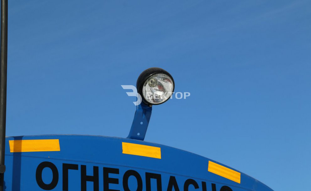 Фара-прожектор АЦН-15 КАМАЗ-43118 (с задним отсеком подогрева слива)