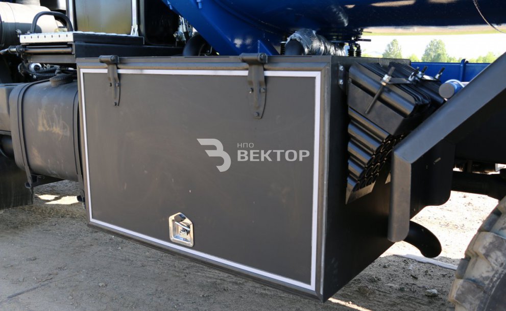 Шкаф для сливного трубопровода  АЦВ-10 КАМАЗ-43118 с поливомойкой