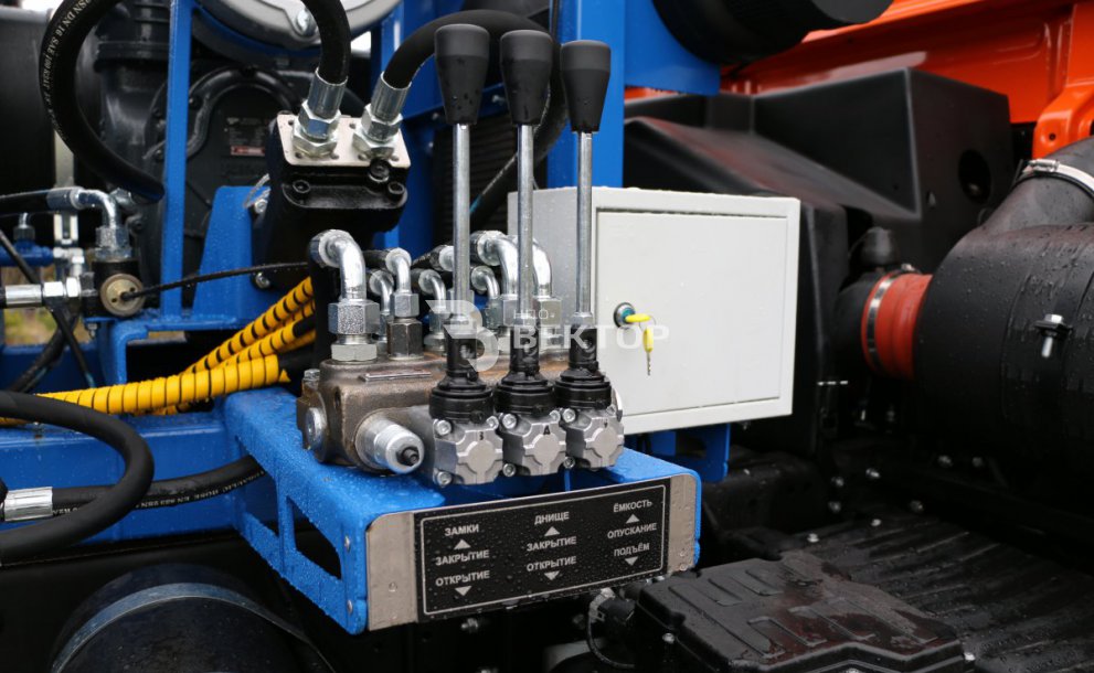 Гидравлическая система управления донными клапанами Вакуумная машина МВC-5+1 КАМАЗ-43253 (илососная, два отсека), вакуумный насос пр-во «JUROP»